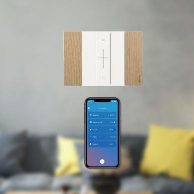 smart home app and living now